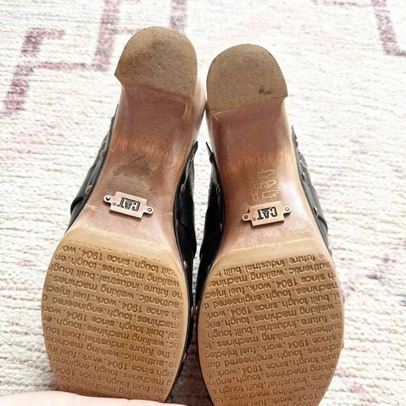 CAT• Wooden heeled slip on clogs - Picture 6 of 8